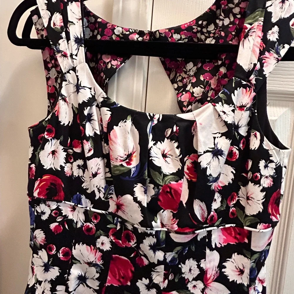 White House Black Market fit flare midi dress Floral Sz 4 Pockets - Picture 3 of 11